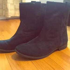 Vince Camuto Navy Ankle Pull On Booties. 8 1/2